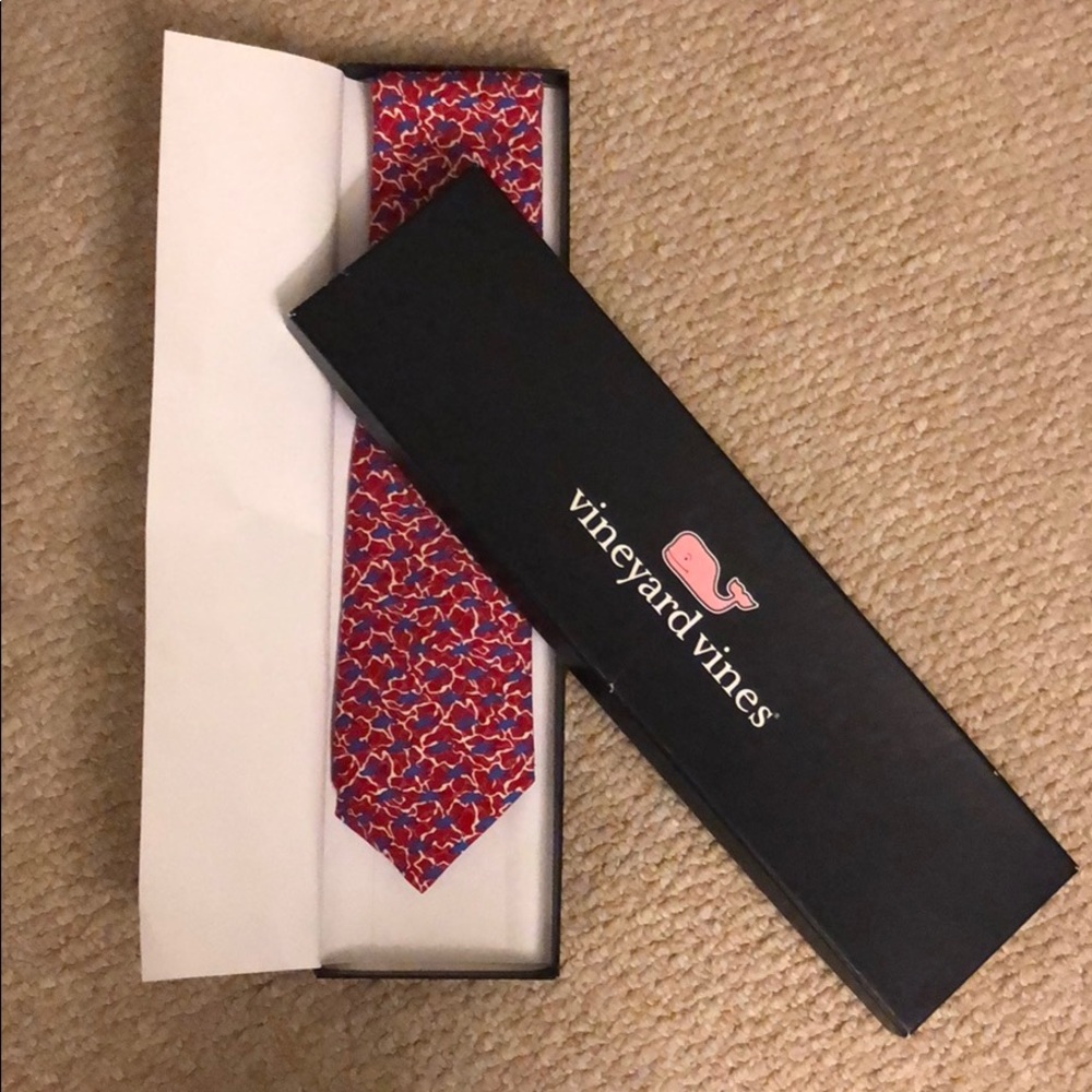 BRAND NEW Vineyard Vines Tie